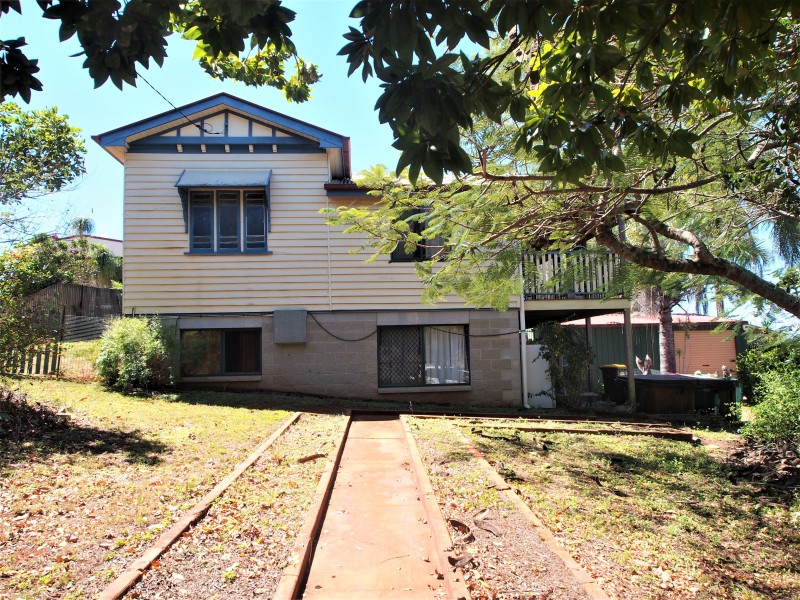 11 TAYLOR STREET, Childers QLD 4660