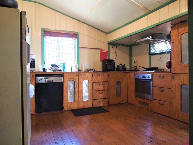 11 TAYLOR STREET, Childers QLD 4660