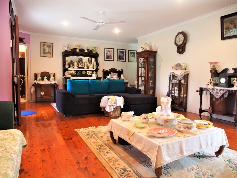 220 RAINBOWS ROAD, South Isis QLD 4660