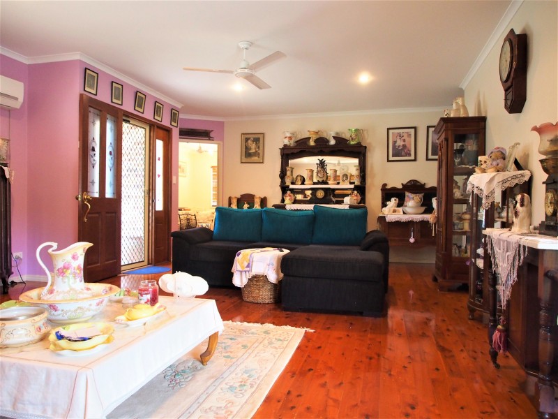 220 RAINBOWS ROAD, South Isis QLD 4660