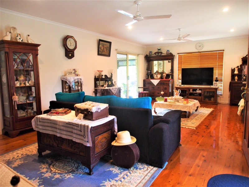 220 RAINBOWS ROAD, South Isis QLD 4660