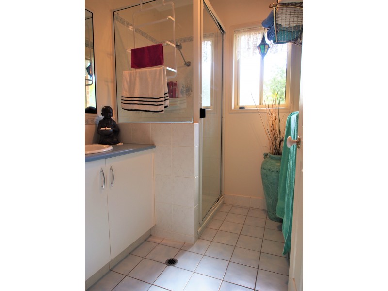 220 RAINBOWS ROAD, South Isis QLD 4660