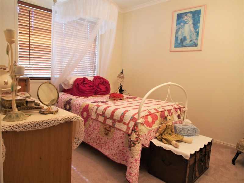 220 RAINBOWS ROAD, South Isis QLD 4660