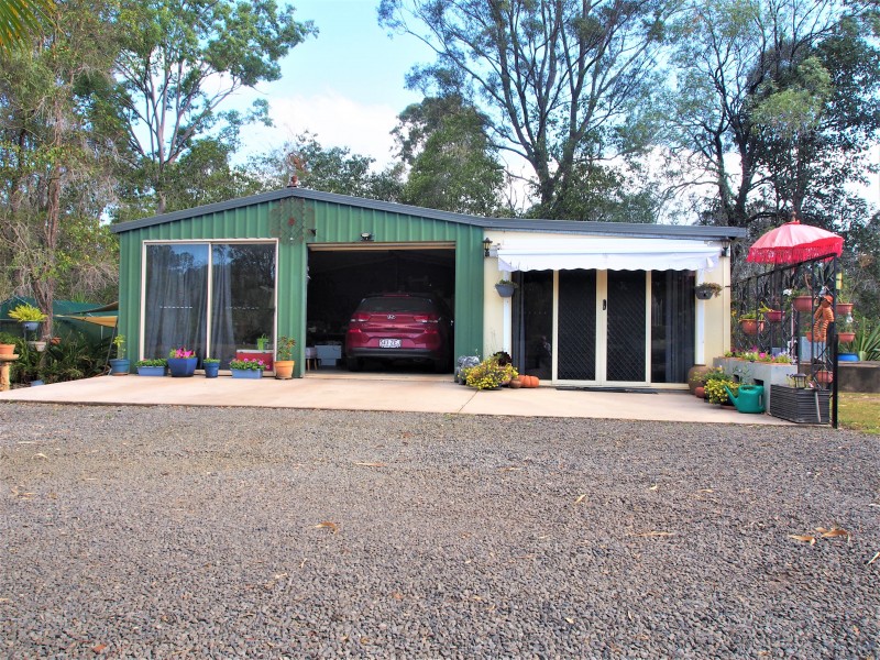 220 RAINBOWS ROAD, South Isis QLD 4660