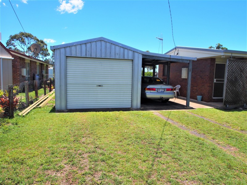 8 MOLLER STREET, Buxton QLD 4660