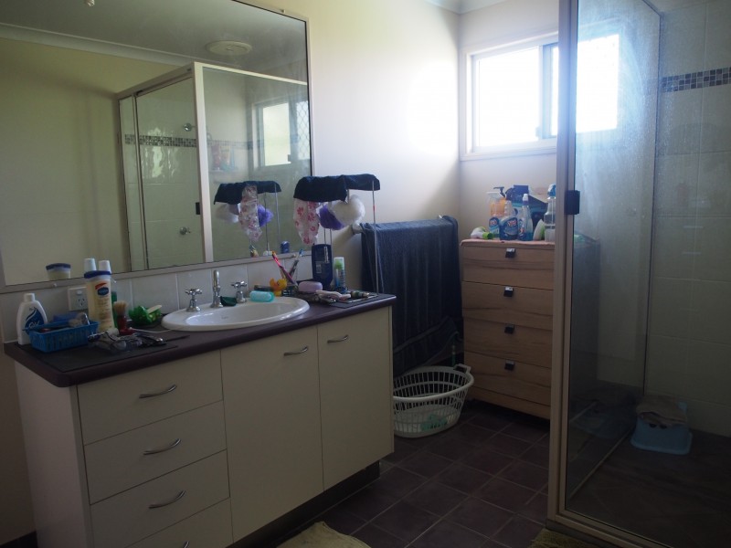 8 SMITH STREET, Buxton QLD 4660