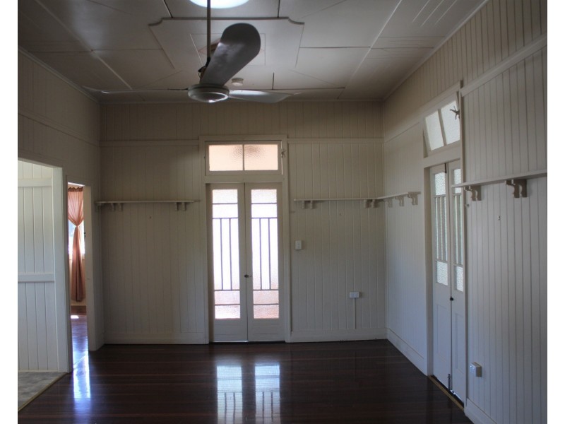 190 CHURCHILL STREET, Childers QLD 4660