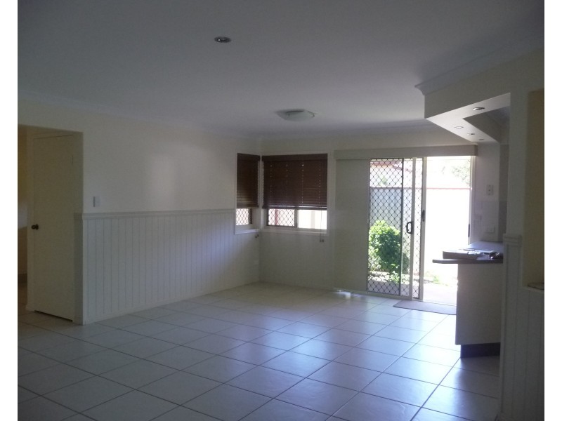 2/40 Macrossan Street, Childers QLD 4660