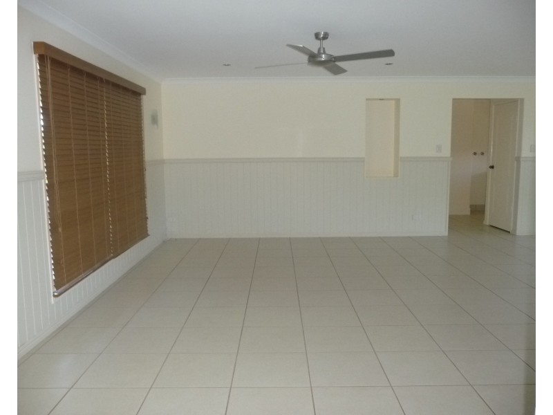 2/40 Macrossan Street, Childers QLD 4660
