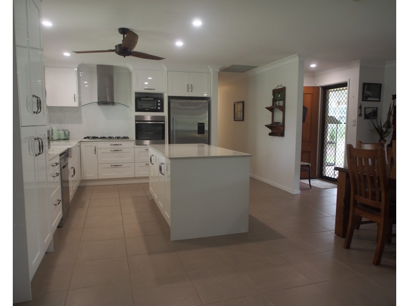 9 ISLAND CLOSE, Pacific Haven QLD 4659
