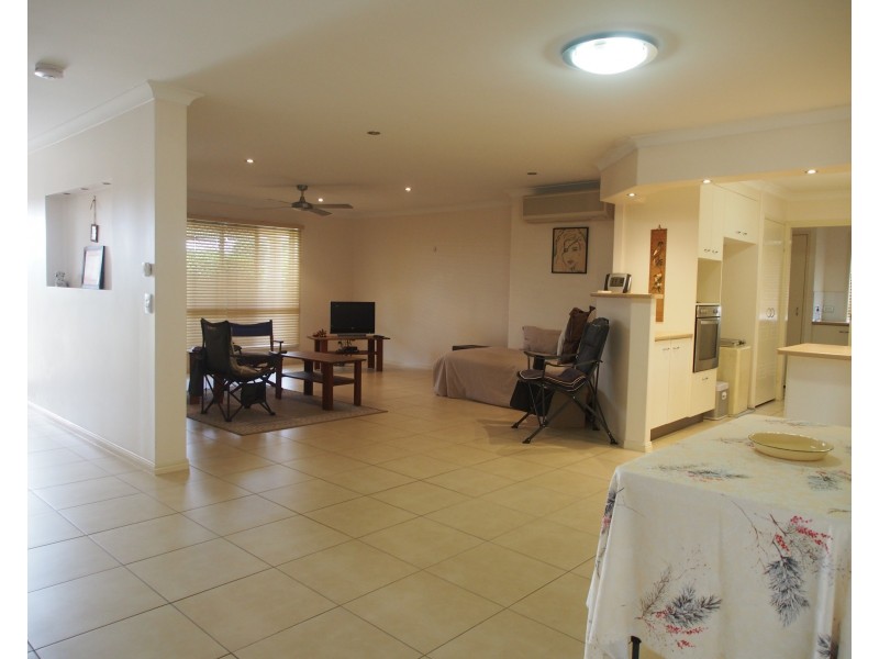 3/40 MACROSSAN STREET, Childers QLD 4660