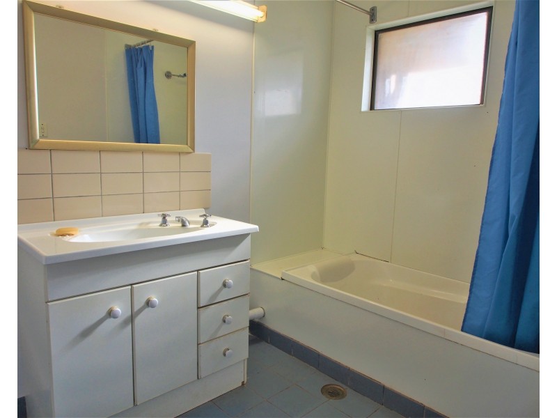 9 Hinkler Street, Childers QLD 4660