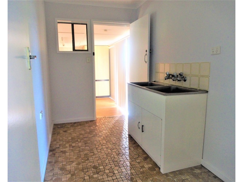 9 Hinkler Street, Childers QLD 4660