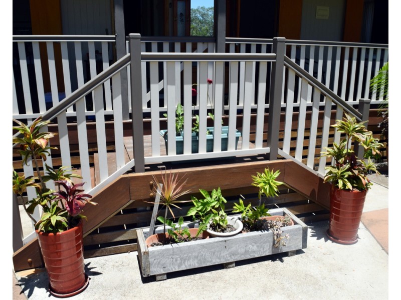 98-100 Capper Street, Gayndah QLD 4625