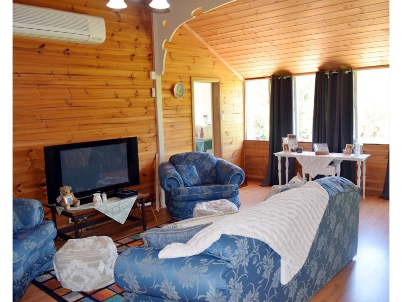 98-100 Capper Street, Gayndah QLD 4625