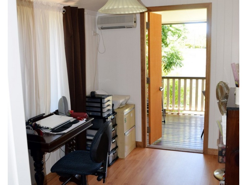 98-100 Capper Street, Gayndah QLD 4625