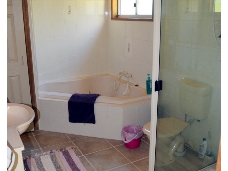 98-100 Capper Street, Gayndah QLD 4625