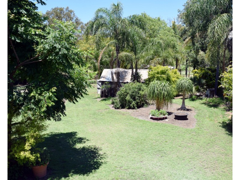 98-100 Capper Street, Gayndah QLD 4625