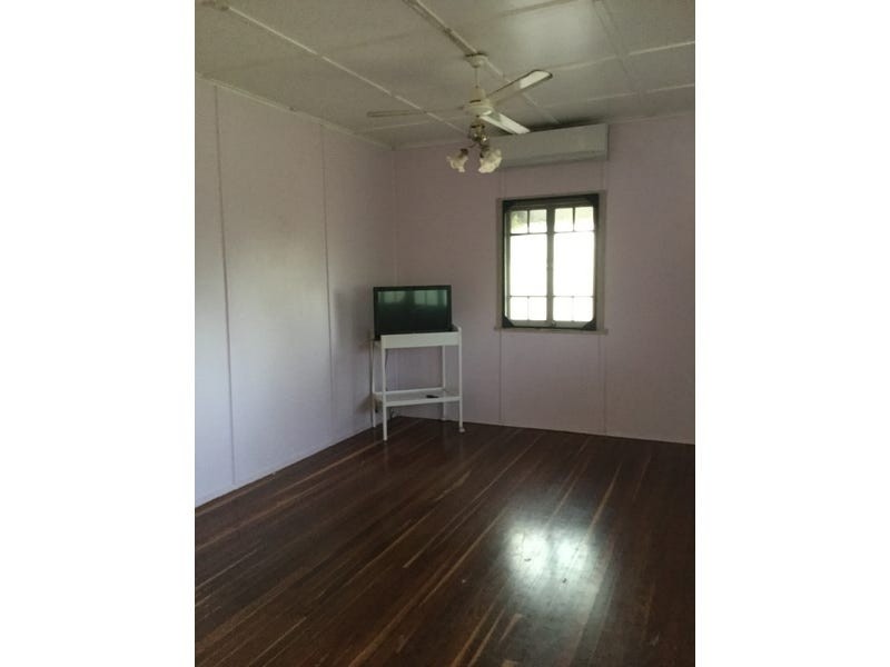 4 Mullers Road, Redridge QLD 4660