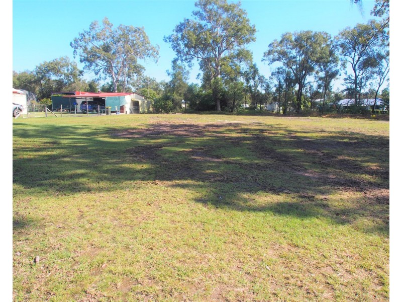 10 BURRUMBA DVE, Buxton QLD 4660