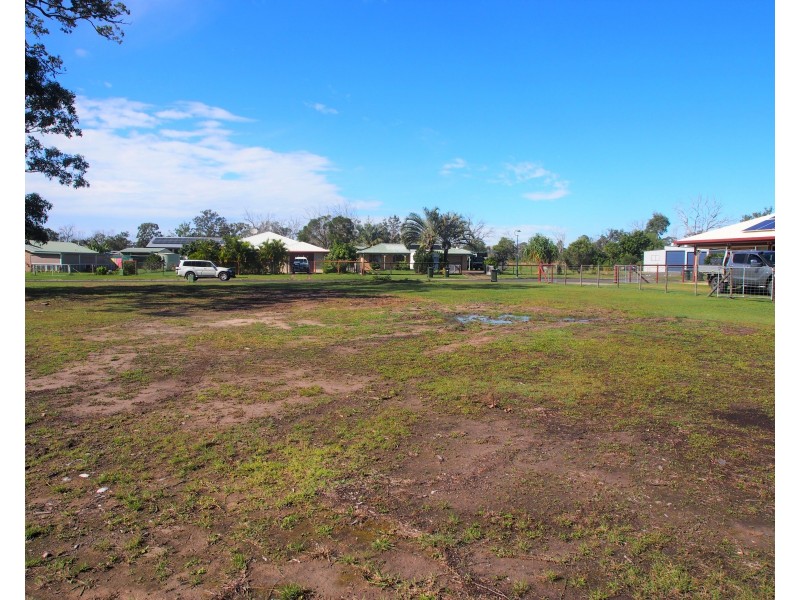 10 BURRUMBA DVE, Buxton QLD 4660