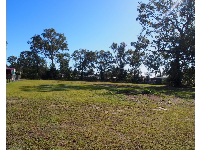 10 BURRUMBA DVE, Buxton QLD 4660