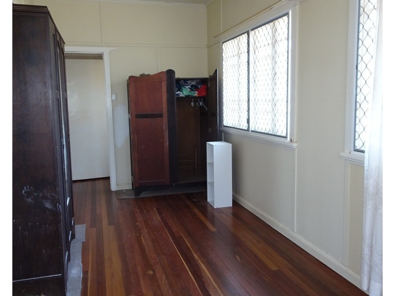 11 WEST STREET, Childers QLD 4660