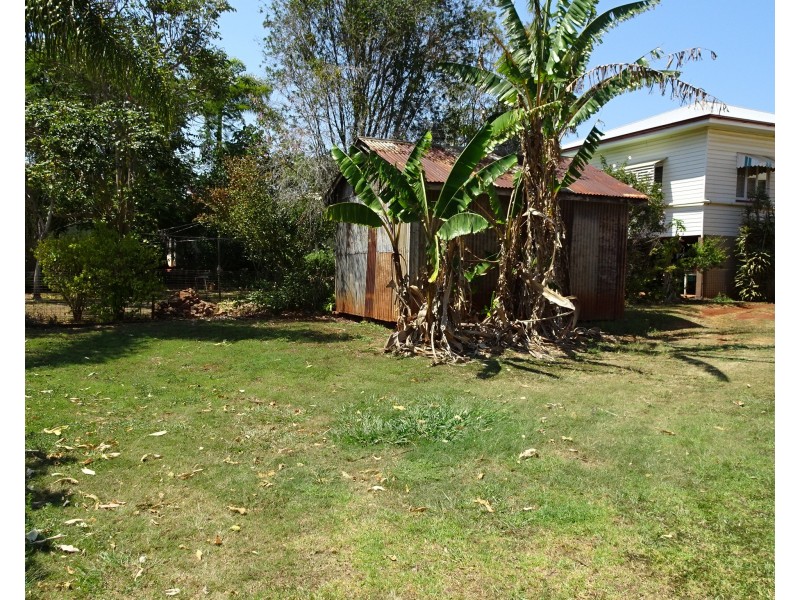11 WEST STREET, Childers QLD 4660