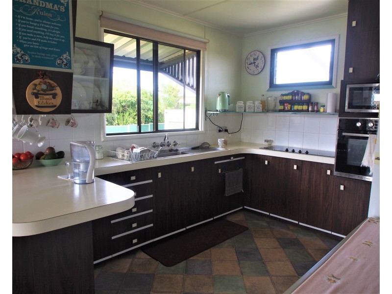 6 CEVN STREET, Childers QLD 4660