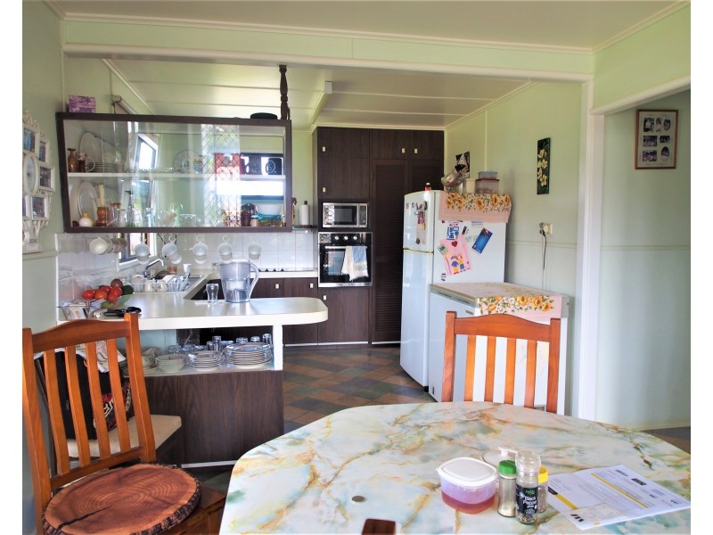 6 CEVN STREET, Childers QLD 4660