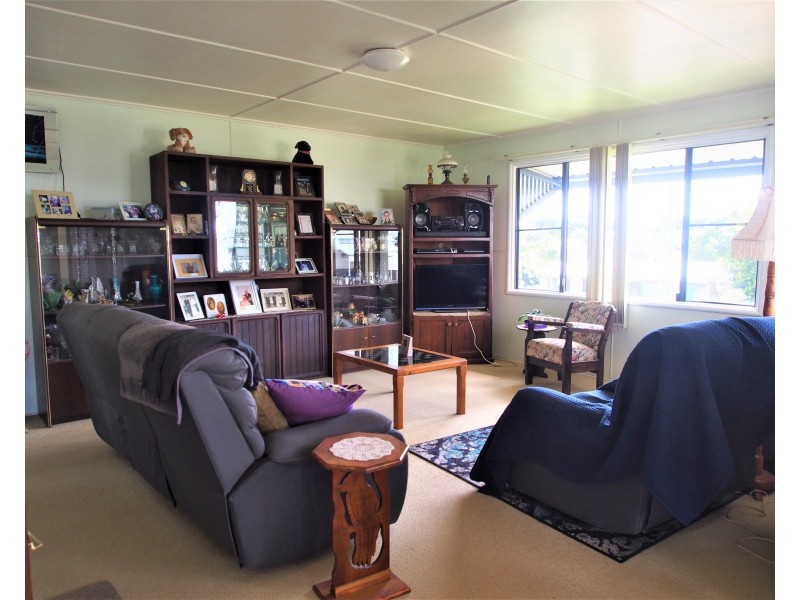 6 CEVN STREET, Childers QLD 4660