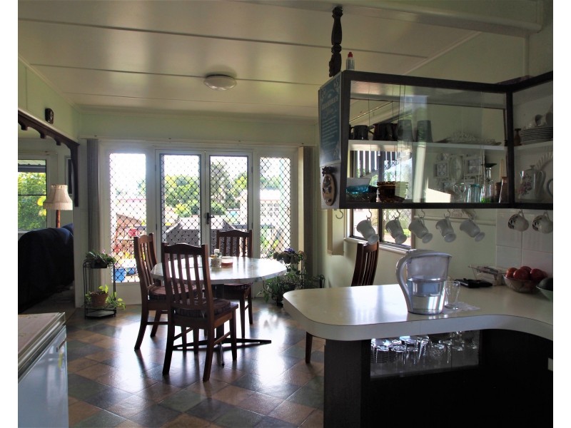 6 CEVN STREET, Childers QLD 4660