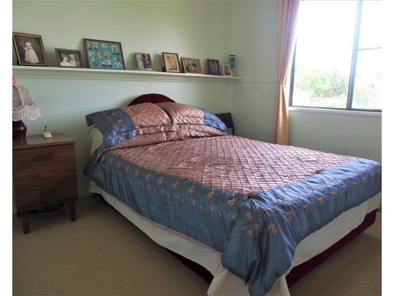 6 CEVN STREET, Childers QLD 4660