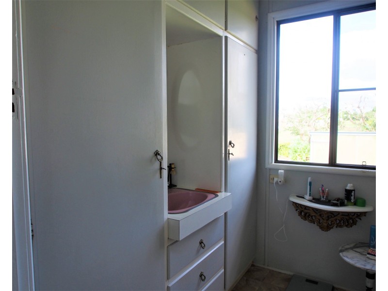 6 CEVN STREET, Childers QLD 4660