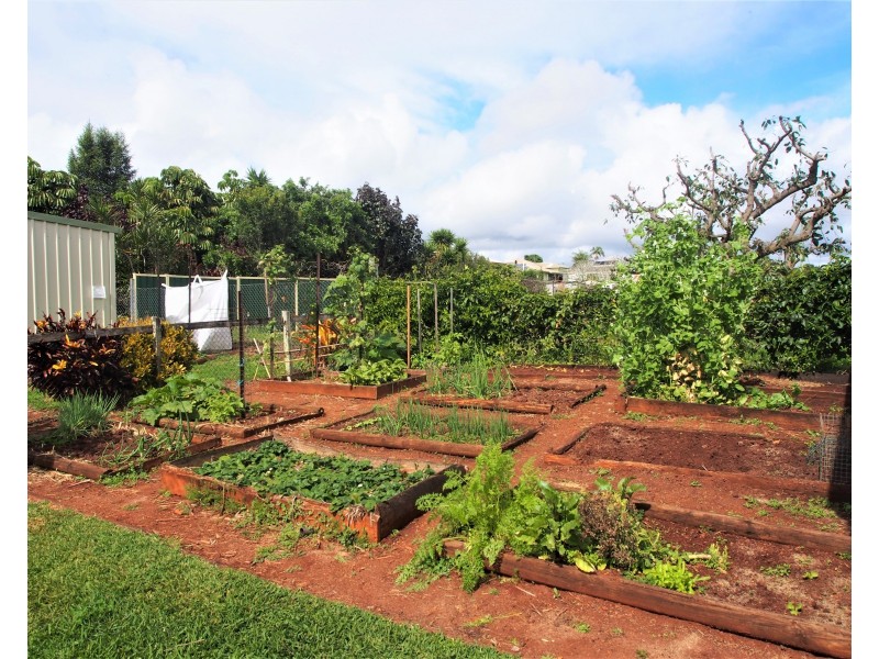 6 CEVN STREET, Childers QLD 4660