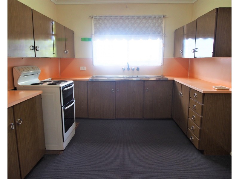 121 Churchill Street, Childers QLD 4660