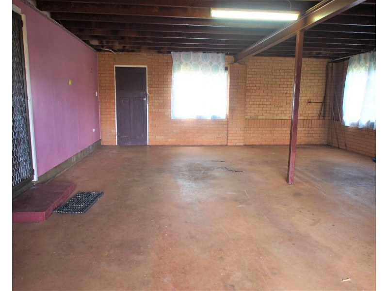 121 CHURCHILL STREET, Childers QLD 4660