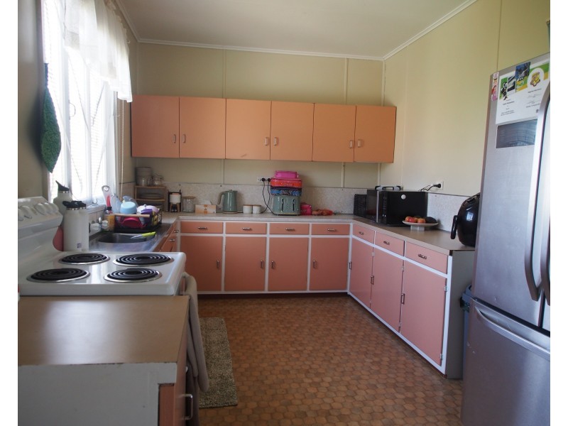 40 WALSH STREET, Biggenden QLD 4621