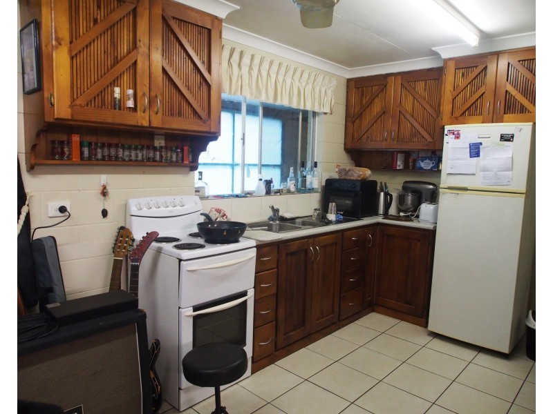 10 CHARLTON STREET, Buxton QLD 4660