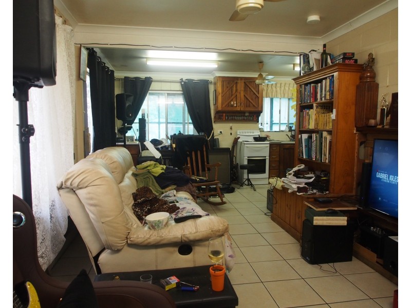 10 CHARLTON STREET, Buxton QLD 4660