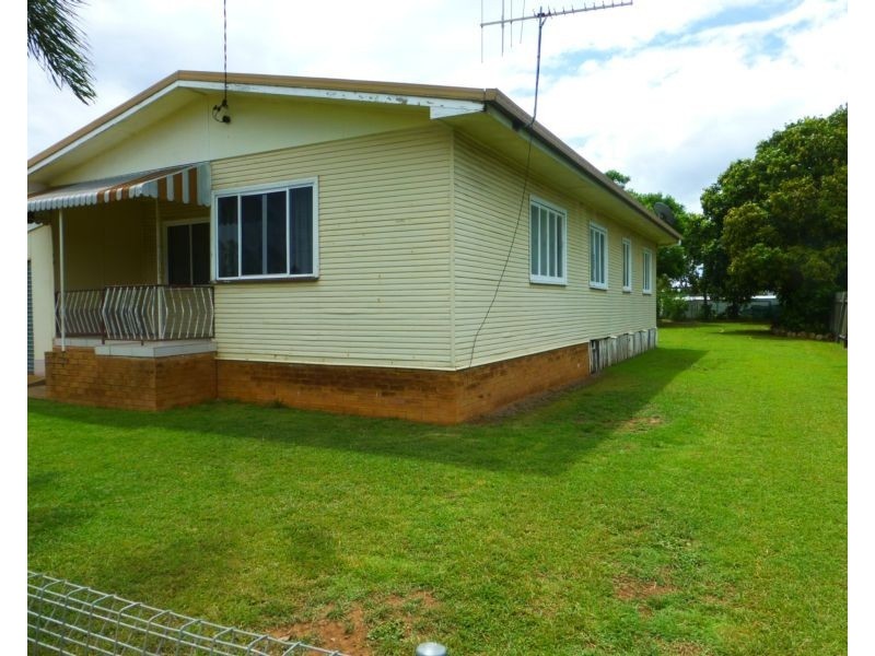 40 Walsh Street, Biggenden QLD 4621