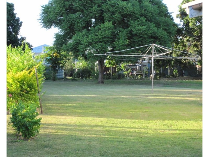 40 Walsh Street, Biggenden QLD 4621