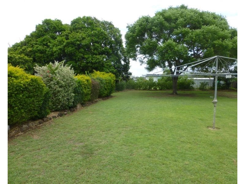 40 Walsh Street, Biggenden QLD 4621