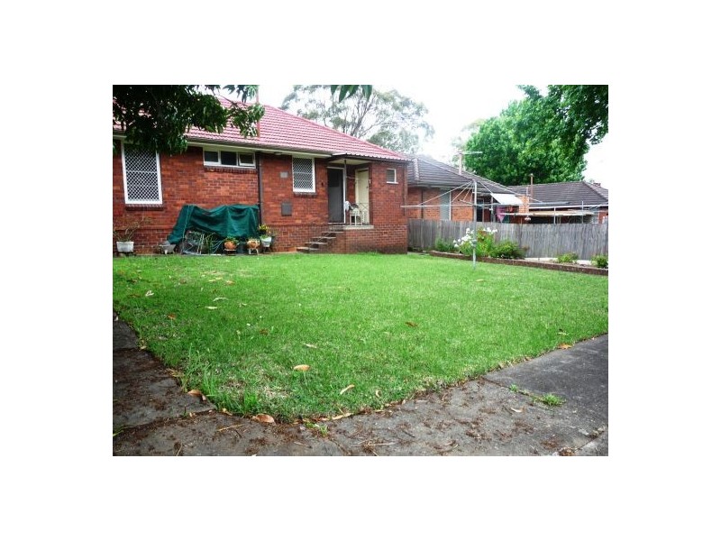 2 Foyle Avenue, Birrong NSW 2143