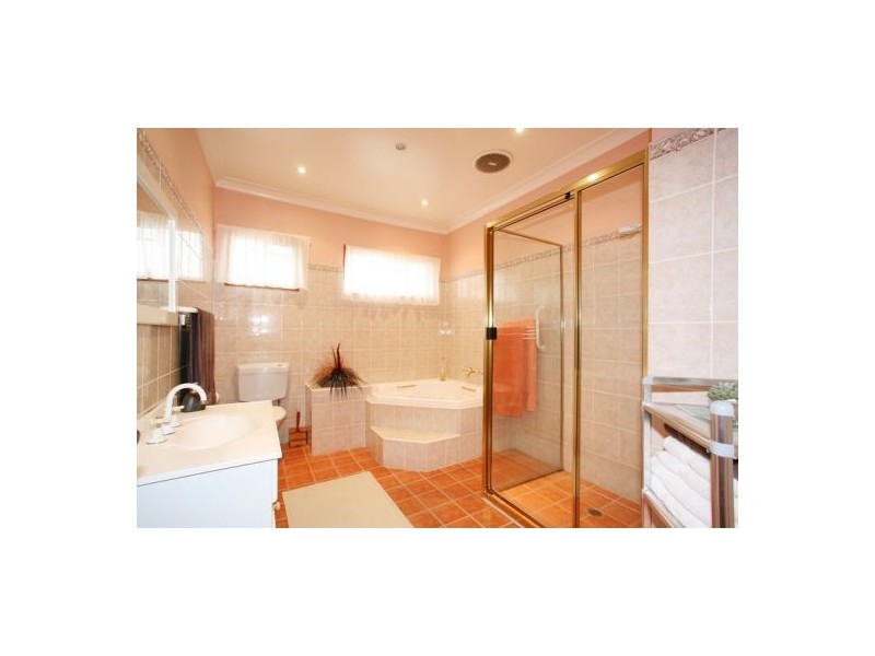 63 Cumberland rd, Auburn NSW 2144