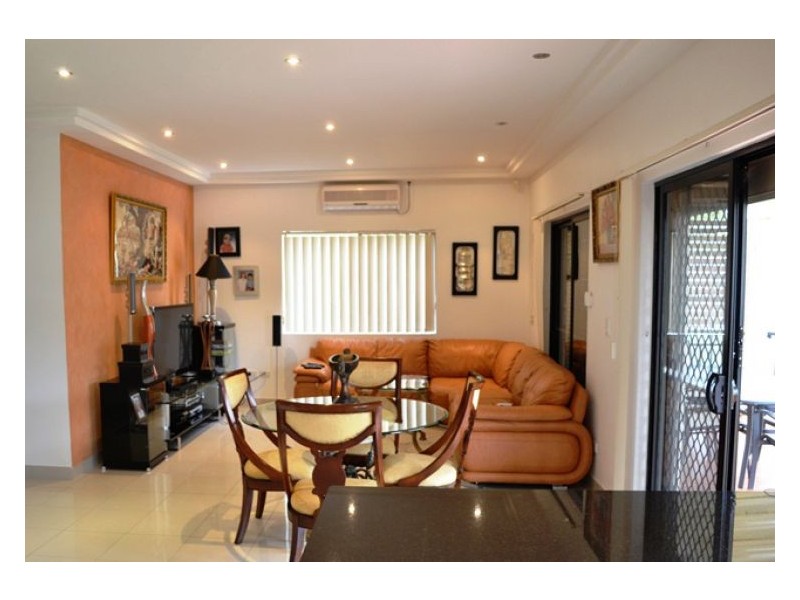 8 Strickland Rd, Guildford NSW 2161