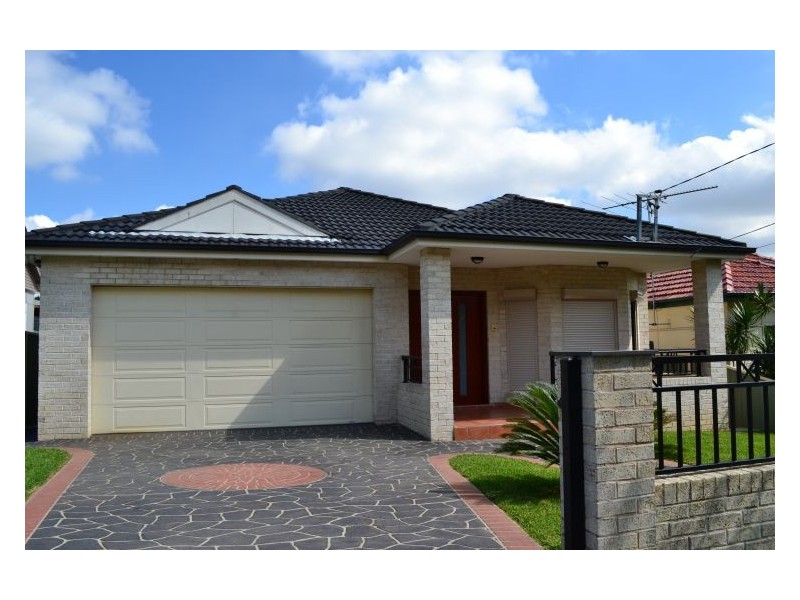 8 Strickland Rd, Guildford NSW 2161