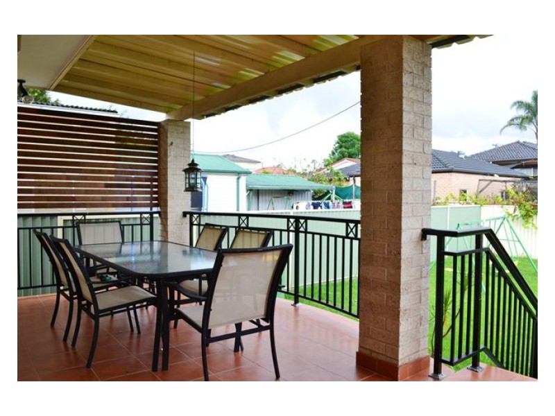 8 Strickland Rd, Guildford NSW 2161