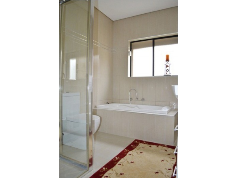 8 Strickland Rd, Guildford NSW 2161