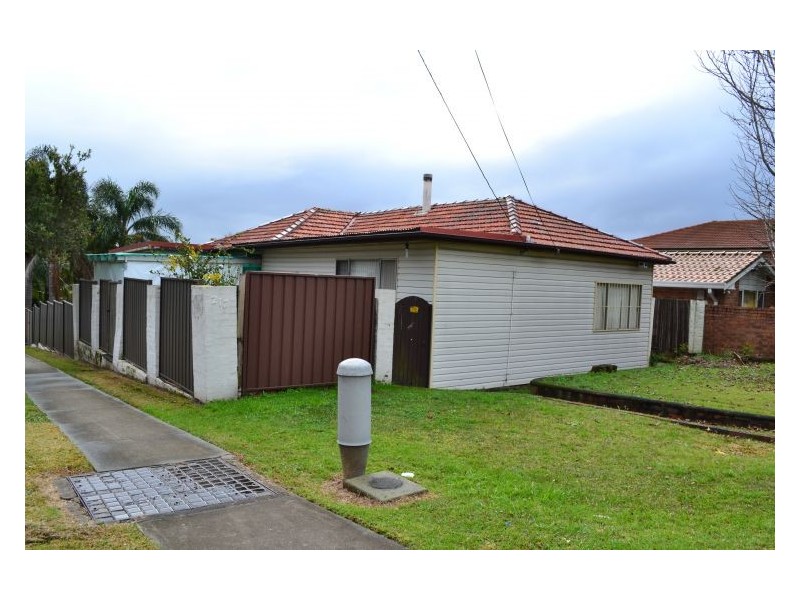 217 Juno Parade, Greenacre NSW 2190